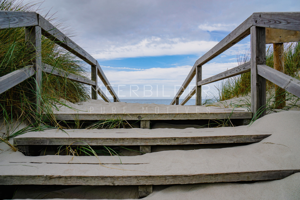 Dünen-Treppe Heiligenhafen // Dünenbilder Ostsee | Gestalten Sie Ihr Zuhause mit einzigartigen Bildern von Ostsee u. Nordsee – als Leinwandbild, Acryl, Alu-Dibond oder FineArt Hahnemühle, individuell anpassbar.