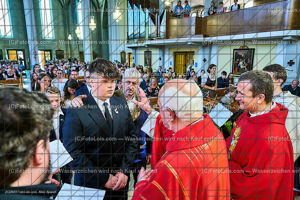 ALP2467_Pfarrfirmung Wieselburg_Sakrament der Firmung | (C)FotoLois.com, Alois Spandl, Pfarrfirmung in Wieselburg mit Firmspender Eduard Gruber (ehemaliger Generalvikar der Diözese St. Pölten), Sa 3. Juni 2023.