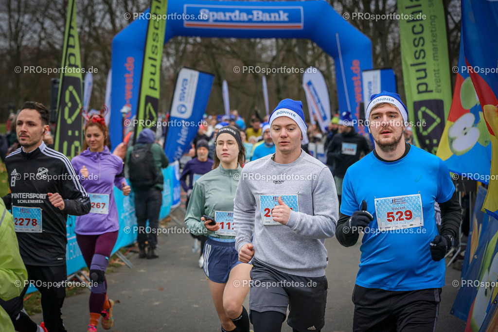 6. Bonner Nikolauslauf; Bonn, 14.12.2025 | Impressionen vom 6. Bonner Nikolauslauf am 14.12.2025 in Bonn (Nordrhein-Westfalen). 
