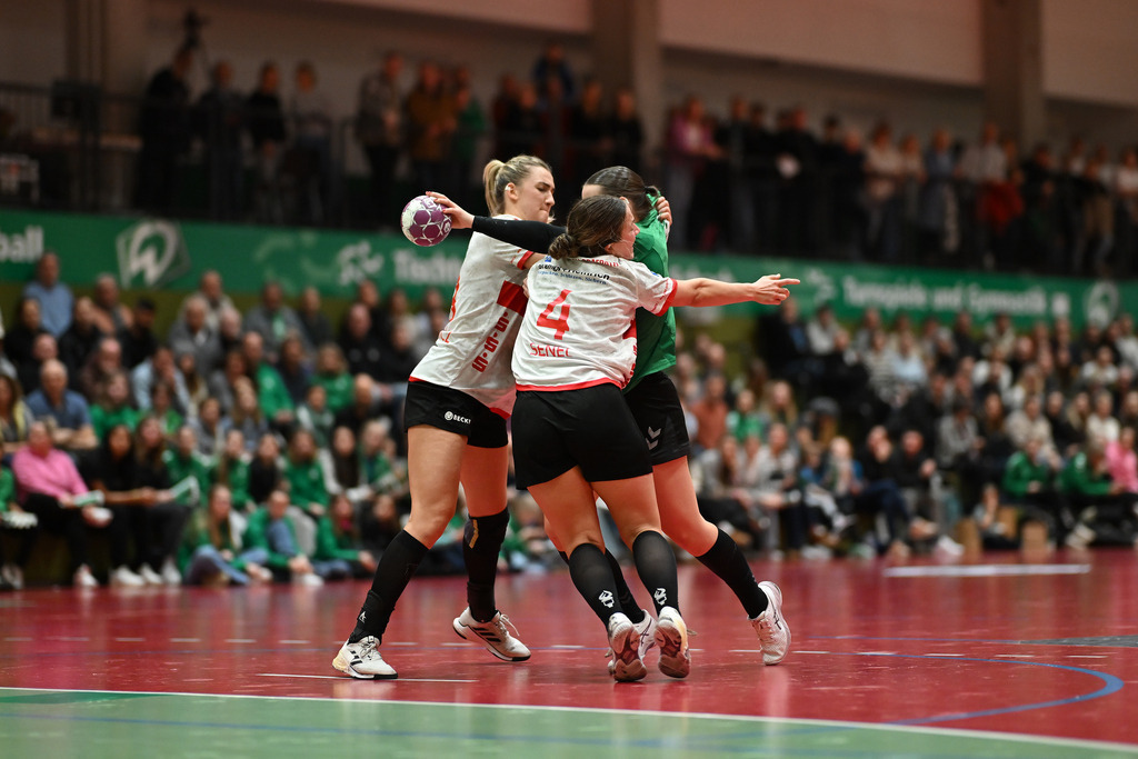 Handball I Frauen I Saison 2024-2025 I 2. Bundesliga I 11. Spieltag I SV Werder Bremen - HSV Solingen-Gräfrath 76 | Der Sportfotograf. - Realisiert mit Pictrs.com