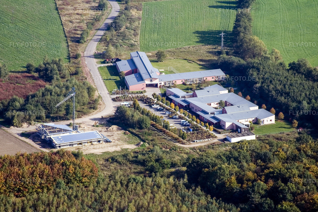 Luftbild: Wohn- und Förderstätte Tom Mutters der Lebenshilfe im Ortsteil Minderslachen in Kandel im Bundesland Rheinland-Pfalz in Deutschland. Foto: IMG_8483.jpg vom 07.10.2007 durch Werner Riehm/FLY-FOTO.de