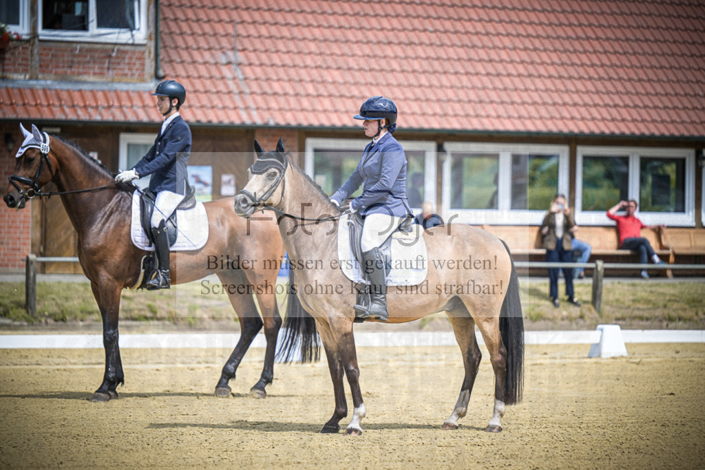 DOS_0082 | Entdecke hochwertige Reitturnierfotos von Foto Oger. Professionell, emotional und authentisch – jetzt Lieblingsmomente im Shop bestellen.Deutschlandweite Turnierfotografie. - Realisiert mit Pictrs.com