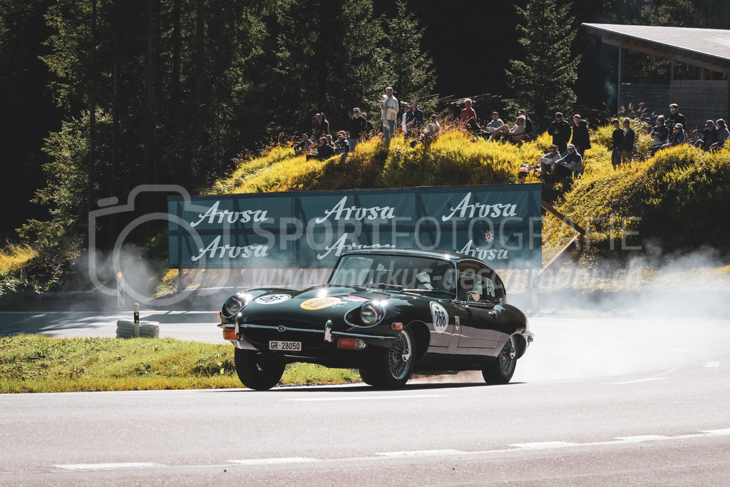 21. Arosa ClassicCar 2025 - 6. =September= 2025 | Hans Peter Lötscher aus Grüsch (SUI) in einem Jaguar Type E 4.2 2+2 Serie 2 aus dem Jahre 1969 mit Startnummer 268 am Arosa ClassicCar 2025 in der Kategorie Classic Trophy..@arosaclassiccar, @arosa.official, #arosaclassiccar, #arosa, #76curves, #classiccarBild: Sportfotografie Markus Aeschimann | www.markus-aeschimann.ch - Realisiert mit Pictrs.com