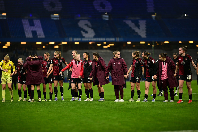 Fußball I Frauen I Saison 2025-2026 I Bundesliga I 10. Spieltag I Hamburger SV - 1. FC Nürnberg I 47719 | Jubel, Begeisterung, Enthusiasmus, Euphorie, Freude, Glücksgefühl, Heiterkeit bei: 1. FC Nürnberg Frauen nach dem 1:2 Sieg gegen die Hamburger SV Frauen - Realisiert mit Pictrs.com