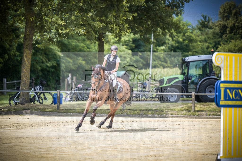DOS_0395 | Entdecke hochwertige Reitturnierfotos von Foto Oger. Professionell, emotional und authentisch – jetzt Lieblingsmomente im Shop bestellen.Deutschlandweite Turnierfotografie. - Realisiert mit Pictrs.com