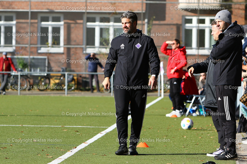 NH_HEBC_TuSDassendorf_OberligaHamburg_03112024 | Özden Kocadal (Trainer, HEBC)Fußball I Herren I Gamesright Oberliga Hamburg I Saison 2024-2025 I 15. Spieltag I HEBC - TuS Dassendorf I 03.11.2024 I Reinmüllerplatz