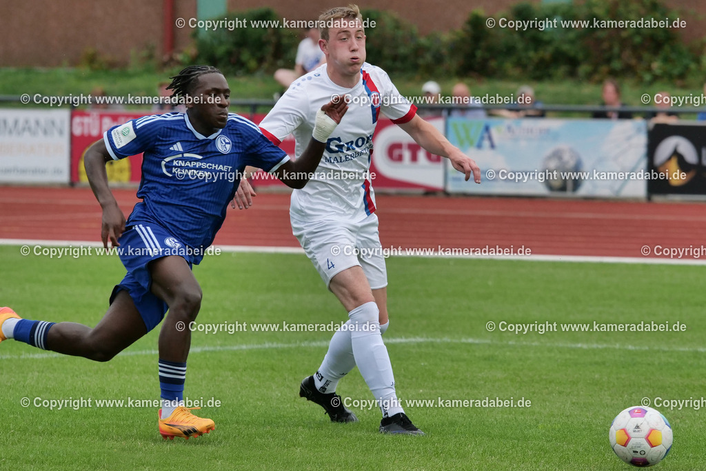 Fußball : Testspiel : SuS 09 Dinslaken - Schalke 04 U 19 am 25.07.2024 | Foto : Jochen Emde / www.kameradabei.de - Realisiert mit Pictrs.com