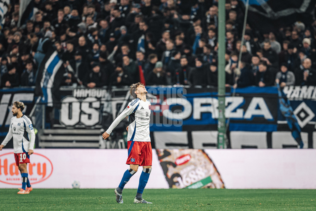 Fußball | Männer | Saison 2024/2025 | 2. Fußball-Bundesliga | 15. Spieltag | Hamburger SV vs. SV Darmstadt 98 | 08.12.2024 | Otto Emerson Stange (#49, HSV) ärgert sich nach dem Unentschieden