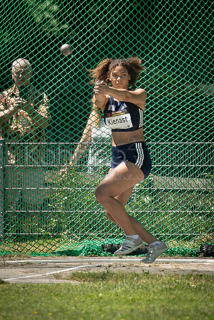 Juniorengala 2026; Mannheim, 13.06.2026 | MANNHEIM, GERMANY - JUNE 13, 2026 :  Nova Queen Kienast (GER/Berlin Athletics Capital Club) competing in the women’s U20 hammer throw during the Juniorengala 2026 at Michael-Hoffmann-Stadion on June 13, 2026 in Mannheim, Germany.