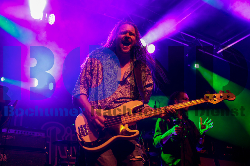 Purple Rising  {date} -  | {headline}(Foto: Sebastian Sendlak / BOND) - Realisiert mit Pictrs.com