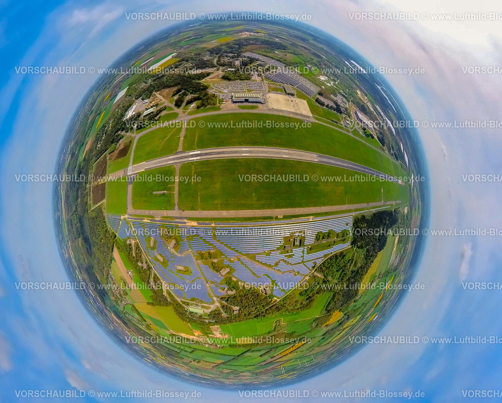 Weeze240490046FlughafenNiederrheinRyanAir | Luftbild, Flughafen Airport Weeze, Startbahn und Landebahn, Solarpark und Terminal Abfertigungshalle, Parkplätze, Wiesen und Felder mit Fernsicht, Erdkugel, Fisheye Aufnahme, Fischaugen Aufnahme, 360 Grad Aufnahme, tiny world, little planet, fisheye Bild, Baal, Weeze, Niederrhein, Nordrhein-Westfalen, Deutschland