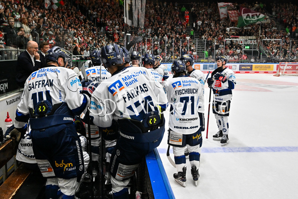 Augsburger Panther - Iserlohn Roosters | im Bild die Bank der Gäste bei einer Auszeit / Penny DEL: Augsburger Panther - Iserlohn Roosters; Curt Frenzel Stadion am 21.09.2025