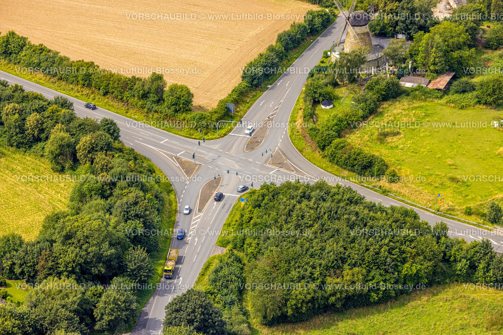 Werl240711836 | Luftbild, Straßenkreuzung mit Neheimer Straße Landesstraße L732 und Landesstraße L969, alte Mühle mit Restaurant, Ampelanlage, Werl, Soester Börde, Nordrhein-Westfalen, Deutschland