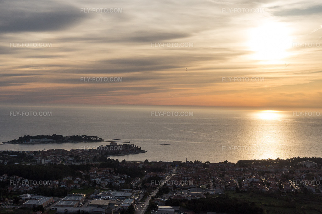 Aerial view: View of the town in Vrvari in the state Gespanschaft Istrien, Croatia.Photo: IMG_106385.jpg taken on 04/14/2018 by Werner Riehm/FLY-FOTO.comResolution of the original: 5472 x 3648 px