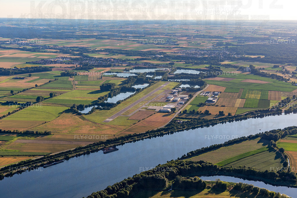 Flugplatz Straubing-Wallmühle www.airport-straubing.com | Luftbild: Flugplatz Straubing-Wallmühle www.airport-straubing.com in Atting im Bundesland Bayern in Deutschland. Foto: IMG_133218.jpg vom 03.07.2022 durch ©2025 Werner Riehm fly-foto.de/copyright - Realisiert mit Pictrs.com