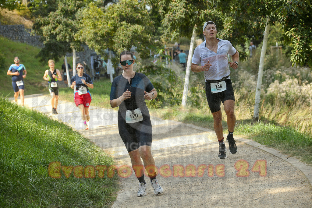 250824_1452_EX1_7874 | Sportfotografie im Rhein-Sieg Kreis, Köln, Bonn, NRW, Rheinland Pfalz, Hessen, etc. Unser Tätigkeitsfeld umfasst den Laufsport vom Volkslauf über den Marathon, Duathlon, Triathon bis zum Ultralauf wie Kölnpfad Ultra oder Schindertrail.