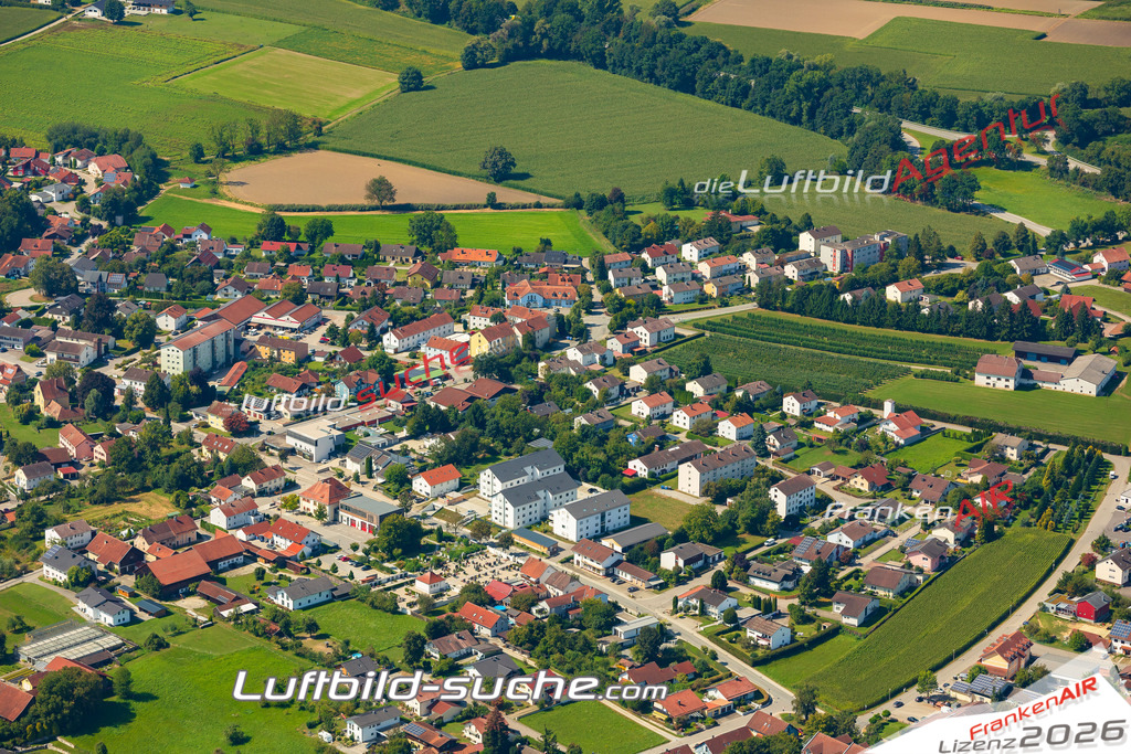 Luftaufnahme von Neuhaus am Inn - Die Luftaufnahme wurde 2025 vom UL-Flugzeug heraus erstellt ( keine Drohne ) - Hochauflösende Luftaufnahme - für professionelle Ausdrucke geeignet. Die Geschenkidee !Mit Lizenz und Bildrechte bestellbar
