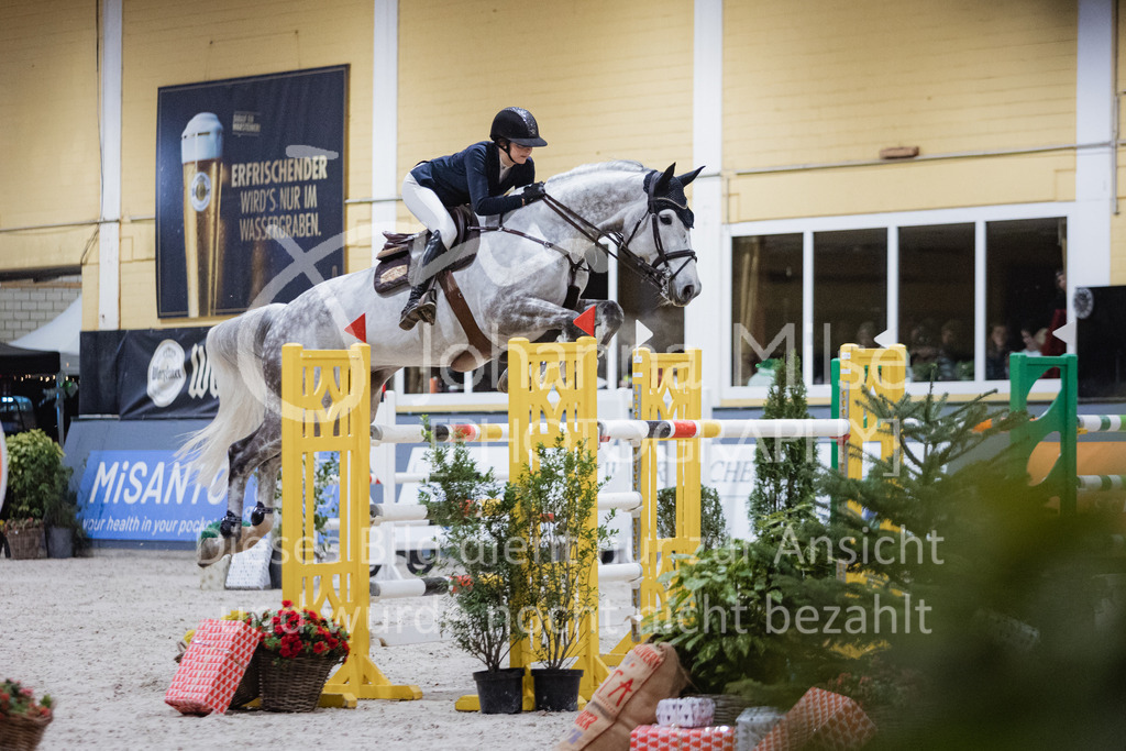 221217_Warstein_GP-212 | Deine schönsten Turniermomente als professionelle Fotos! Entdecke hochwertige Pferdesport-Fotografie im Online-Shop. Jetzt Fotos finden & bestellen!