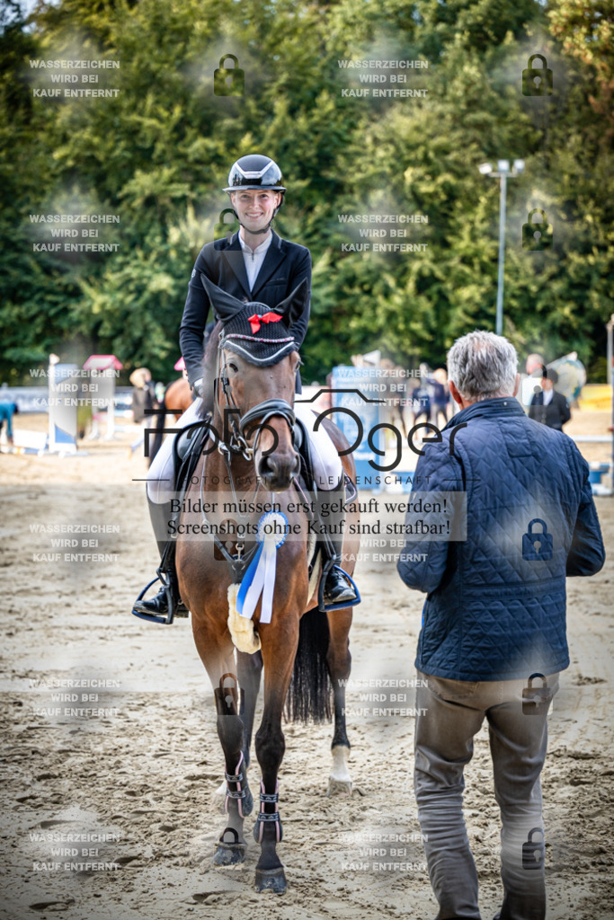 2026-09---Waldhof-11-0021 | Entdecke hochwertige Reitturnierfotos von Foto Oger. Professionell, emotional und authentisch – jetzt Lieblingsmomente im Shop bestellen.Deutschlandweite Turnierfotografie. - Realisiert mit Pictrs.com