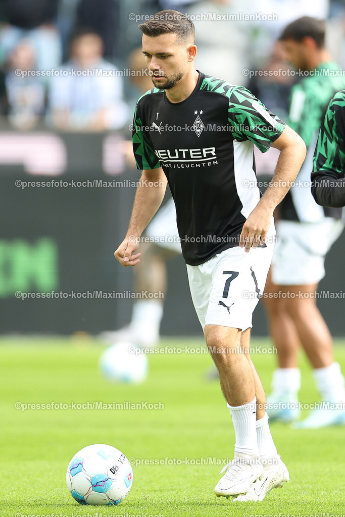 BMG14092402072 | 14.09.2024, 1. Fußball Bundesliga, Borussia Mönchengladbach - VfB Stuttgart, Borussia-Park, Saison 2024 2025: Kevin Stöger (Bor. Mönchengladbach #7)DFB regulations prohibit any use of photographs as image sequences and or quasi-video.