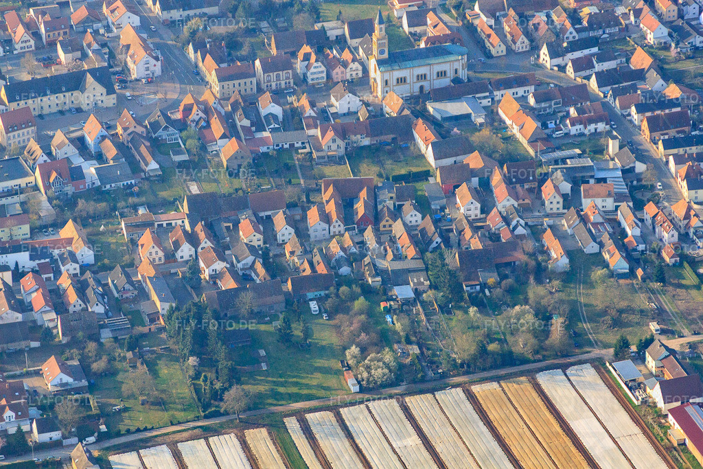 Kautzengasse | Luftbild: Kautzengasse in Lingenfeld im Bundesland Rheinland-Pfalz in Deutschland. Foto: IMG_49308.jpg vom 28.03.2012 durch Werner Riehm/FLY-FOTO.de - Realisiert mit Pictrs.com