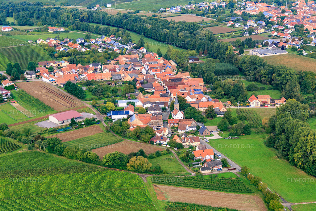 Luftbild: Ortsansicht von Osten im Ortsteil Klingen in Heuchelheim-Klingen im Bundesland Rheinland-Pfalz in Deutschland. Foto: IMG_072571.jpg vom 19.09.2014 durch Werner Riehm/FLY-FOTO.deAuflösung des Originals: 5472 x 3648 px