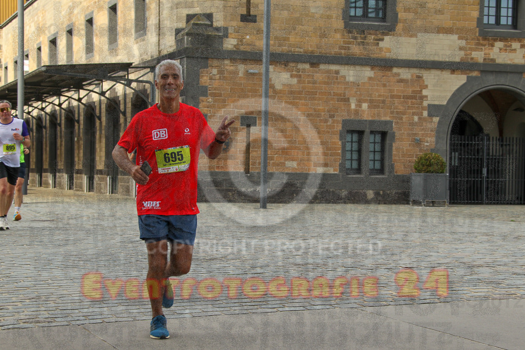 250920_1524_EV4_8715 | Sportfotografie im Rhein-Sieg Kreis, Köln, Bonn, NRW, Rheinland Pfalz, Hessen, etc. Unser Tätigkeitsfeld umfasst den Laufsport vom Volkslauf über den Marathon, Duathlon, Triathon bis zum Ultralauf wie Kölnpfad Ultra oder Schindertrail.