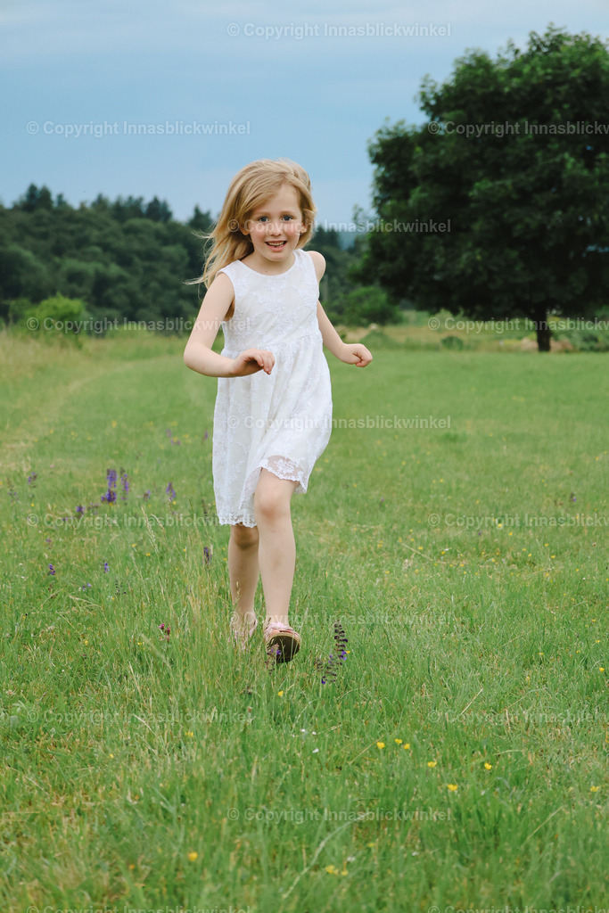 24 | Outdoor Fotografie. Kinder- Familien und Portraitfotografie. Natürliche lebendige Fotos draußen an einer Location deiner Wahl. 
