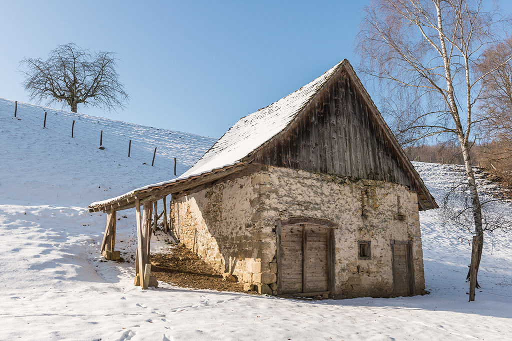 Feldscheune im Schnee | im Winter. - Realisiert mit Pictrs.com