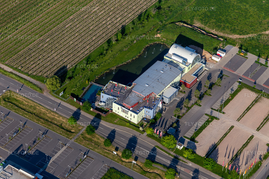 Luftbild: Fitnessstudio Pfitzenmeier Premium Plus Resort in Neustadt an der Weinstraße im Bundesland Rheinland-Pfalz in Deutschland. Foto: IMG_114178.jpg vom 26.05.2019 durch Werner Riehm/FLY-FOTO.de