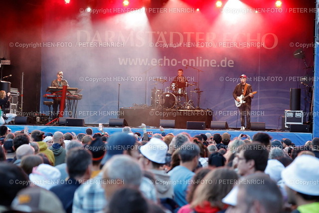 20240518-_11A6506-schlossgrabenfest-HEN-FOTO | 18.05.2024 Schloßgrabenfest 2024 SGF2024 mit Openair Musik Festival vom 16.5. - 19.5.2024. Live Musik auf 3 Bühnen und einem Club-Area. Innenstadtfest Schlossgrabenfest rund um das Residenzschloß auf der Echo-Bühne singt MIKA SETZER x GLOW (Pop Cover) (Foto: Peter Henrich) - Realisiert mit Pictrs.com