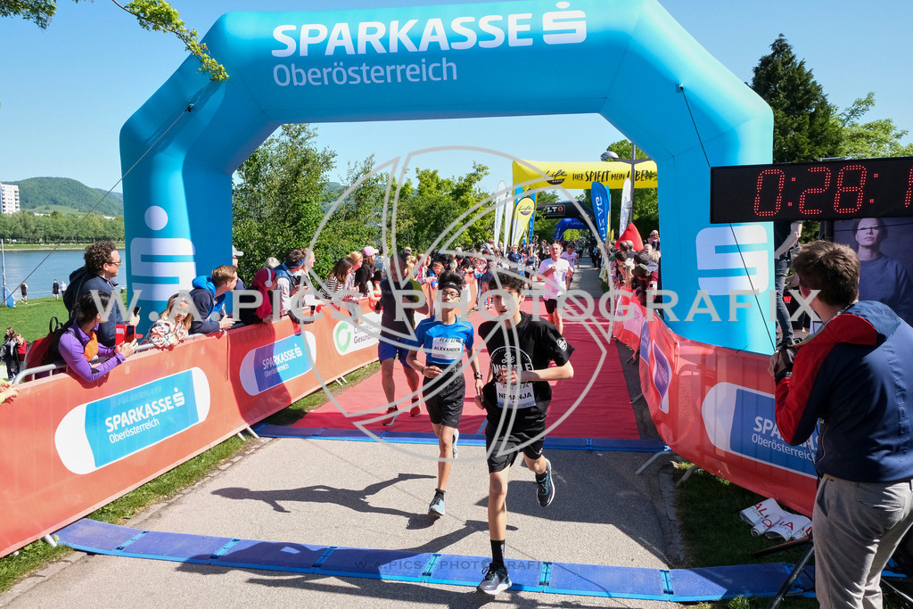 ..... | LINZ,AUSTRIA,27.April 24, Int. 3 Brückenlauf Linz  , Image shows: Photo: WAPICS / Michael ring