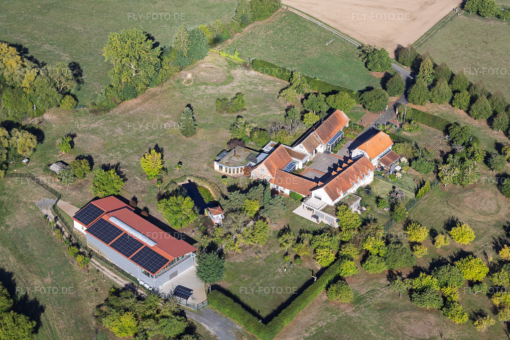 Luftbild: ehemalige Ziegelhütte am Ziegelweg im Ortsteil Sickenhofen in Babenhausen im Bundesland Hessen in Deutschland. – Foto: IMG_159393.jpg vom 22.09.2026 durch Werner Riehm/FLY-FOTO.de – Auflösung des Originals: 5275 x 3517 px