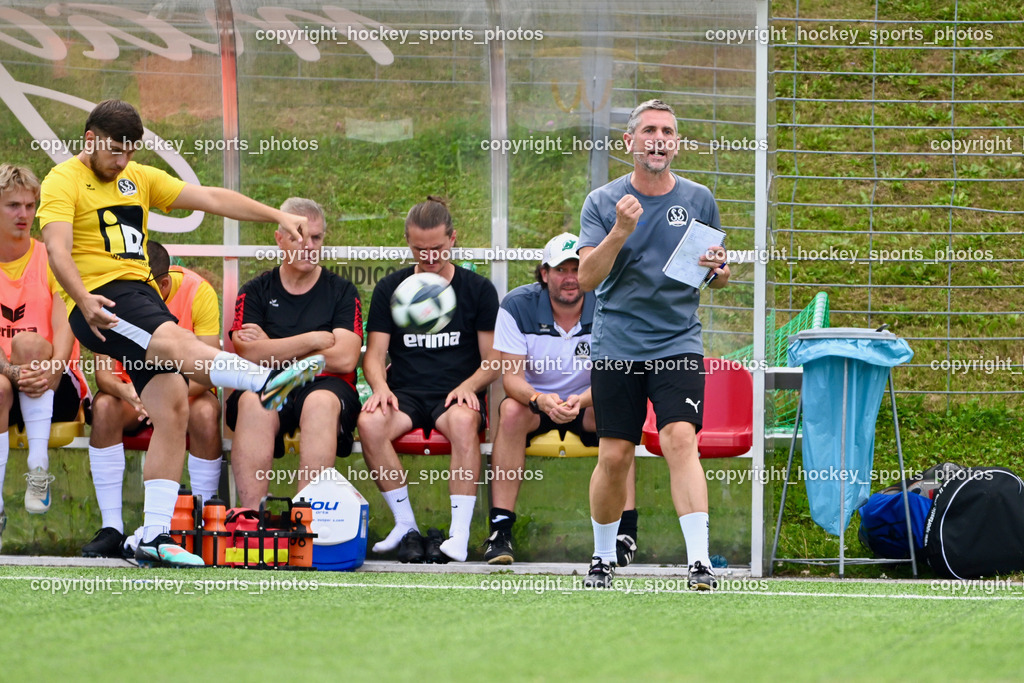 SV Spittal vs. UNION Matrei | Spielerbank SV Spittal, Zeugwart SV Spittal Remo Wiedergut, Headcoach SV Spittal Christian Rauter, SV Spittal vs. UNION Matrei, SV Spittal vs. UNION Matrei am 17.08.2025 in Spittal an der Drau (Goldeck Stadion), Austria, (Photo by Bernd Stefan)