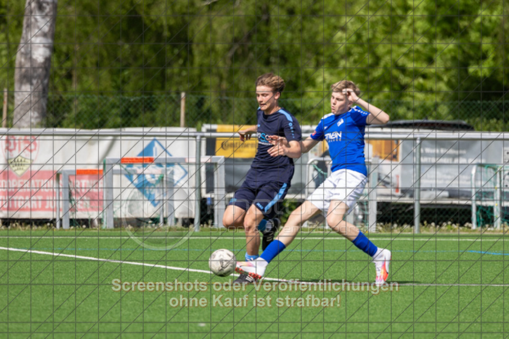 20250503_153145_0517 | #, 1.FC Eislingen (hellblau) vs. SGM TSG Zell-Hattenhofen-Holzmaden (dunkelblau), Jugend-Fussball, C-Junioren Landesstaffel Mitte, 18. Spieltag, Saison 20242025, Kunstrasenplatz, Haldenstraße 45, 73054 Eislingen, 03.05.2025 - 1500 Uhr,Foto: PhotoPeet-Sportfotografie/Peter Harich