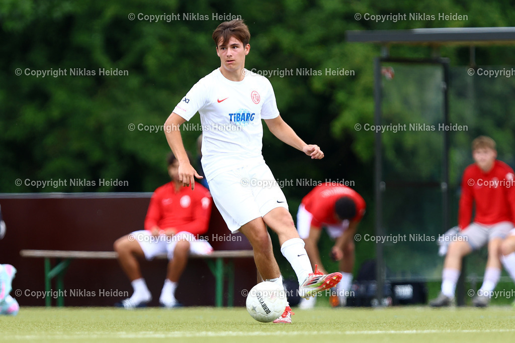 NH_BillstedtCup2025_Turnier_12072025 | Tom Leon Politz (Eimsbütteler TV)Fußball I Herren I Billstedt Cup 2025 I Saison 2025-2026  I Halbfinale I Hamburger SV U21 - Eimsbütteler TV I 12.07.2025 I Öjendorfer Weg