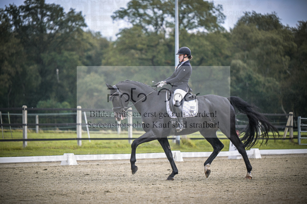 DOS_B562 | Entdecke hochwertige Reitturnierfotos von Foto Oger. Professionell, emotional und authentisch – jetzt Lieblingsmomente im Shop bestellen.Deutschlandweite Turnierfotografie. - Realisiert mit Pictrs.com