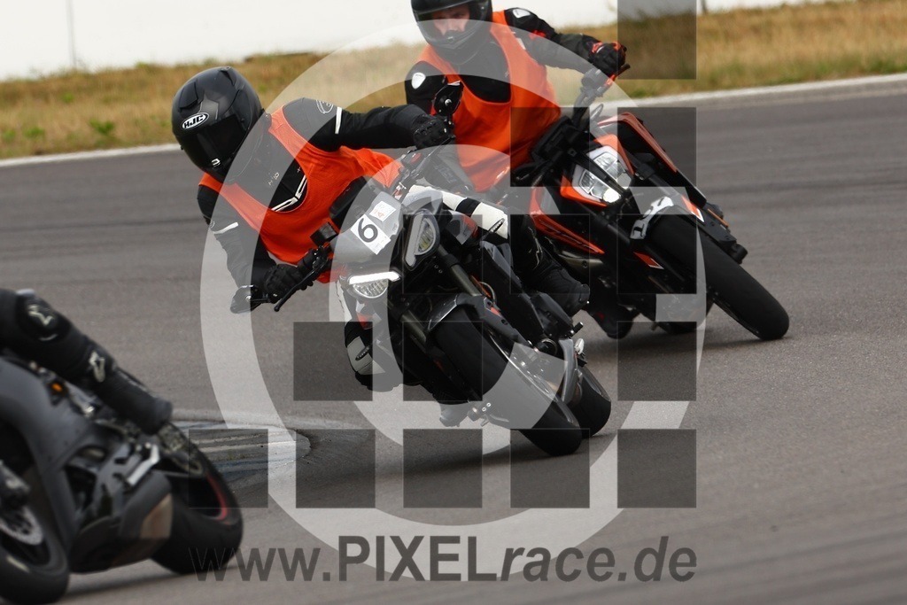 0107-20250529_00552 | Schöne Erinnerungen an spannende Momente - das festzuhalten ist unser Job. PIXELrace.de ist seit 2003 auf den Rennstrecken Europas unterwegs um die Action draußen beim Fahren und die wunderbare Stimmung imm Fahrerlager für euch einzufangen.