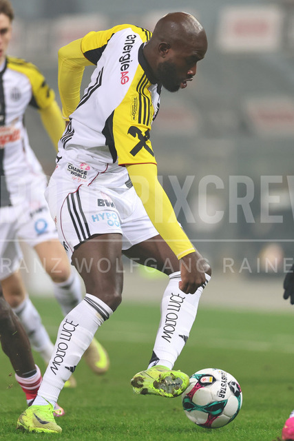 Austrian Bundesliga: Grazer AK 1902 vs LASK | GRAZ, AUSTRIA, 13.DEC.25 - SOCCER - ADMIRAL Bundesliga, Grazer AK 1902 vs LASK. The image shows Samuel Adeniran (Lask).