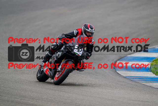 MaZZes_FotoMatrix_240521_6007705_1985 | GELB