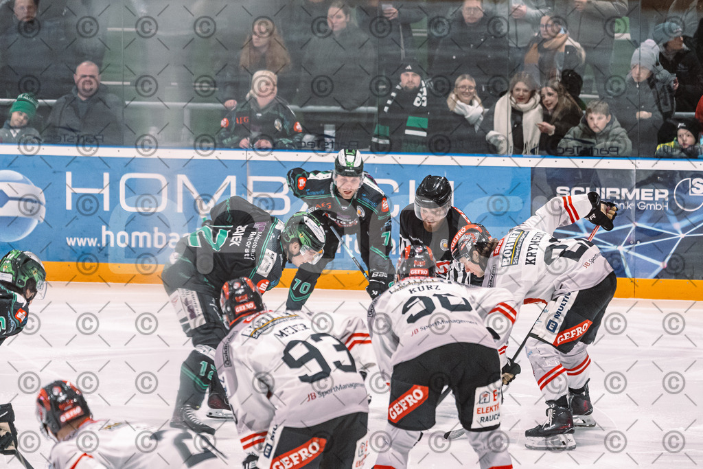 Alligators_vs_Memmingen_05_12_2025-054 | Höchstadt Alligators Fotogalerie: Eishockey-Action aus Franken. Professionelle Spielfotos, Portraits & Stadionbilder zum Download. Jetzt entdecken! - Realisiert mit Pictrs.com
