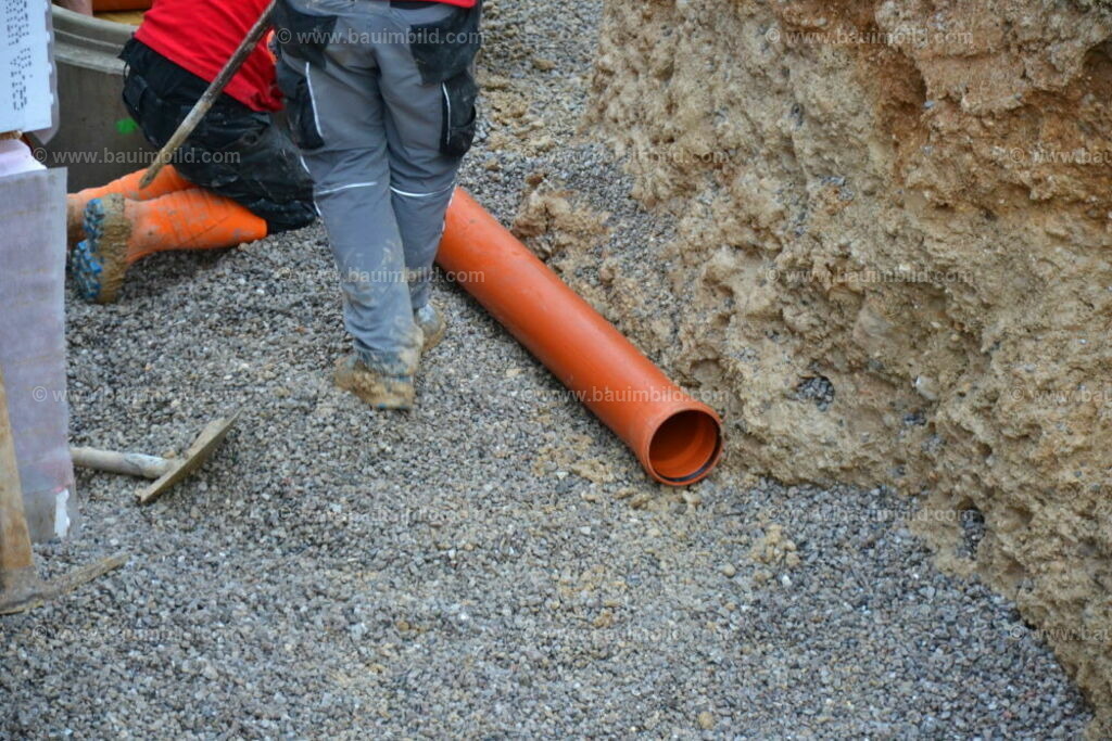 bib-lg03-abwasserkanal-0045 | Nach LV-Leistungsgruppen sortierte Detailfotos über den Bau eines Hauses. Alle Hausbau-Bilder direkt vom Urheber und Autor der Website Haus-Selber-Bauen.com
