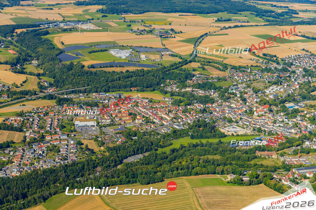 Luftaufnahme von Arzberg - Die Luftaufnahme wurde 2025 vom UL-Flugzeug heraus erstellt ( keine Drohne ) - Hochauflösende Luftaufnahme - für professionelle Ausdrucke geeignet. Die Geschenkidee !Mit Lizenz und Bildrechte bestellbar