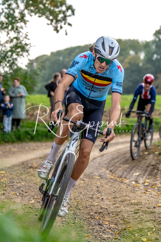 Ralf Eppink Photography 20251012_DSC03090 | Sportfotografie, Eventfotografie, Porträtfotografie, Radsport Fotograf, Triathlon Fotograf, Düsseldorf Fotograf, Köln Fotograf, Actionfotografie, Teamfotografie, Peoplefotografie, Business Portraits, Veranstaltungsfotografie, Reportagefotografie - Realisiert mit Pictrs.com
