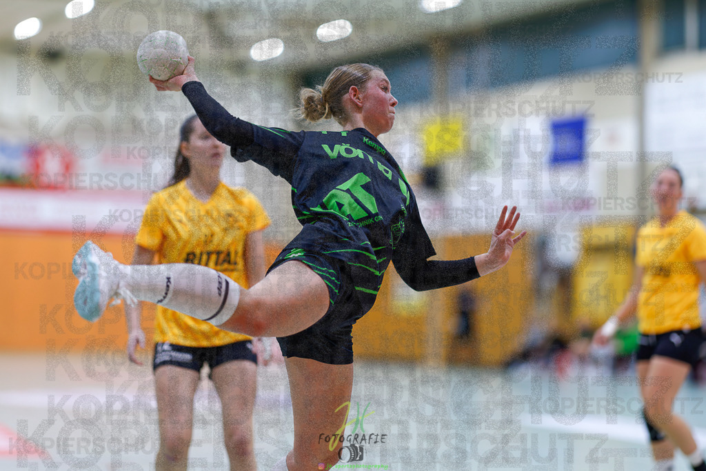 Frauen Oberliga Mitte (HHV); HSG Kleenheim/Langgöns II - HSG Eibelshausen/Ewersbach | Frauen Oberliga Mitte (HHV); HSG Kleenheim/Langgöns II - HSG Eibelshausen/Ewersbach am 01.11.2025 in Oberkleen (Weidig-Halle)Photo © 2025 - Jörg Heinrich - Realisiert mit Pictrs.com