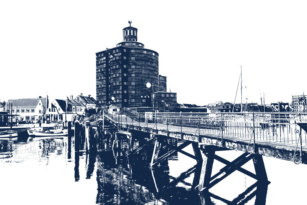 Photoart: Fußgängerbrücke am Hafen in Eckernförde | Dieses Wandbild im Querformat zeigt den Hafen in Eckernförde in dunkelblau und weiß. Durch die reduzierten Farben und Bildinformationen wirkt dieses Wandbild sehr edel und ruhig. Dies schafft eine Wohlfühlatmosphäre in Ihren Räumen. Somit erhalten Sie ein exklusives Kunstwerk der Ostseeregion. - Realisiert mit Pictrs.com