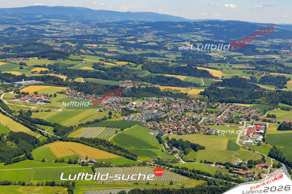 Aktuelles Luftbild von Oberpolling Fürstenstein - Die Luftaufnahme wurde 2022 mittels UL-Flugzeug erstellt ( keine Drohne ) - hochauflösende Kamera-Systeme von  Canon -Beste Qualität - Für grossformatige Ausdrucke geeignet. Die Geschenkidee !