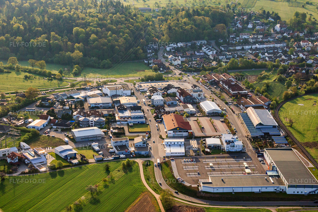 Luftbild: Gewerbegebiet Schießhüttencenter von Westen im Ortsteil Langensteinbach in Karlsbad im Bundesland Baden-Württemberg in Deutschland. Foto: IMG_26470.jpg vom 28.04.2010 durch Werner Riehm/FLY-FOTO.de