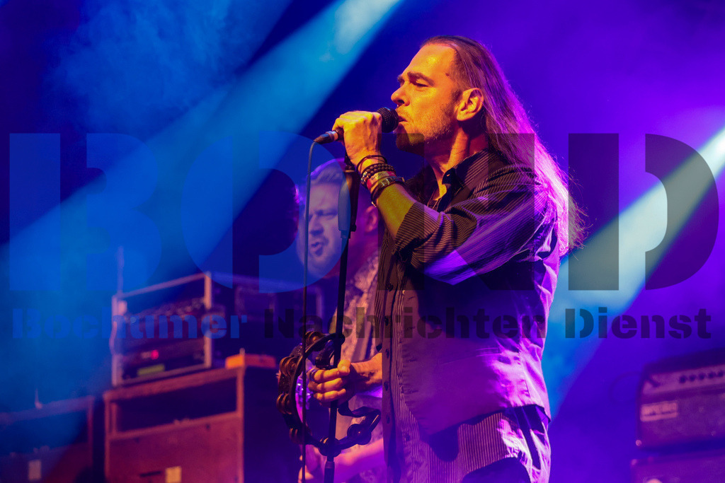 Purple Rising  {date} -  | {headline}(Foto: Sebastian Sendlak / BOND) - Realisiert mit Pictrs.com