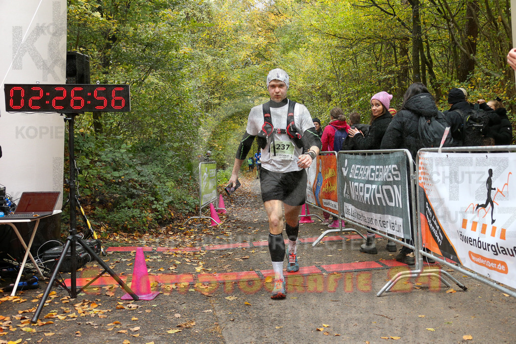 251026_1228_EX1_0474 | Sportfotografie im Rhein-Sieg Kreis, Köln, Bonn, NRW, Rheinland Pfalz, Hessen, etc. Unser Tätigkeitsfeld umfasst den Laufsport vom Volkslauf über den Marathon, Duathlon, Triathon bis zum Ultralauf wie Kölnpfad Ultra oder Schindertrail.